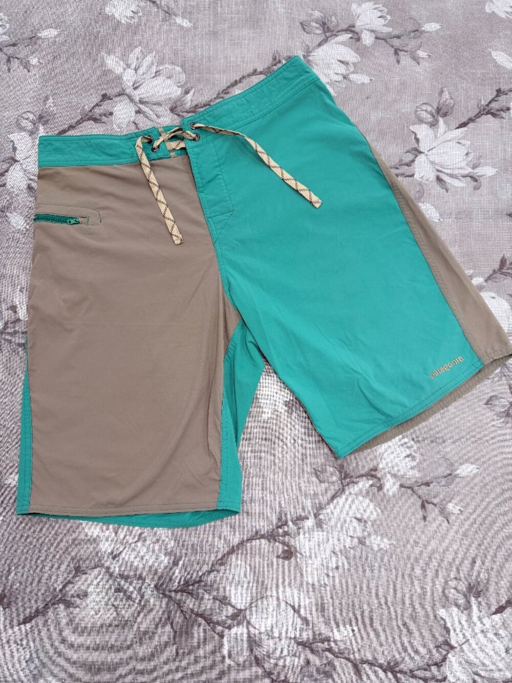 Patagonia Men’s Wavefarer Board Shorts 32 Teal Tan SP15 Swim Surf